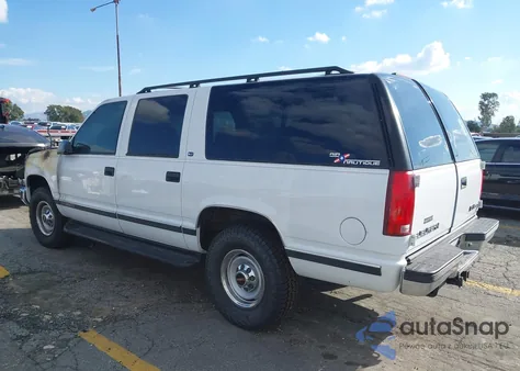 1997 GMC Suburban 2500 Sl z USA, uszkodzony, nr VIN 3GKGC26J2VG527496